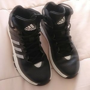Boys Adidas high top tennis shoes. 3.5